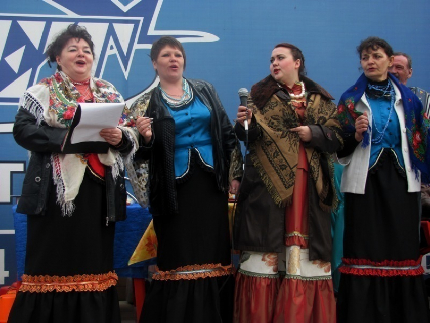 Народные песни прозвучали на Масленицу в Морозовске