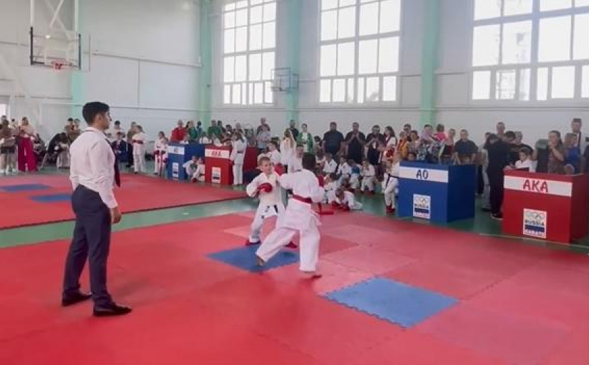 Красивый отборочный турнир по каратэ состоялся в Морозовске