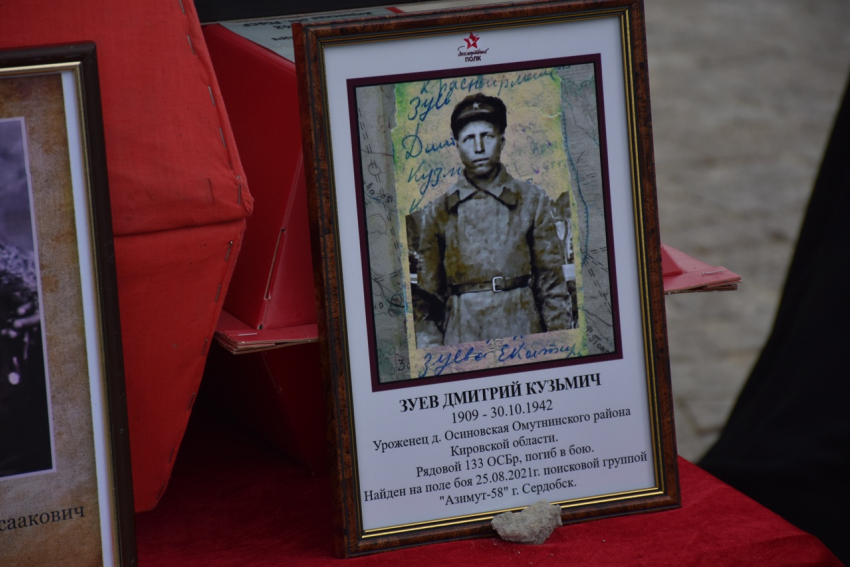 Останки солдата, найденного поисковиками в Новгородской области, отвезли для захоронения в Морозовск