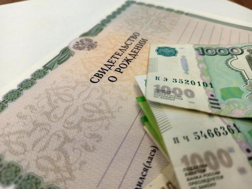 Более 800 тысяч рублей направлено с начала года на оказание социальной помощи малоимущим семья Морозовского района