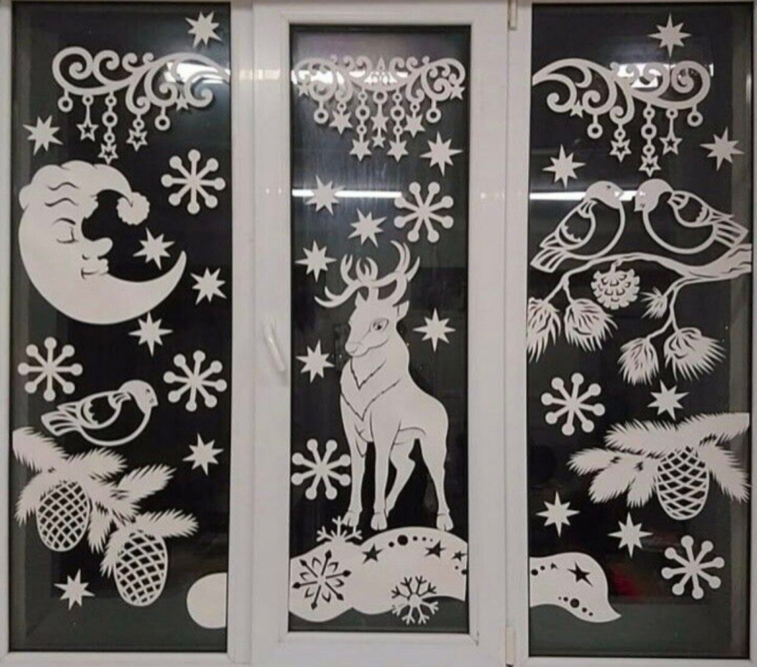 Дети украсили окна, двери и кабинеты школы искусств в Морозовске