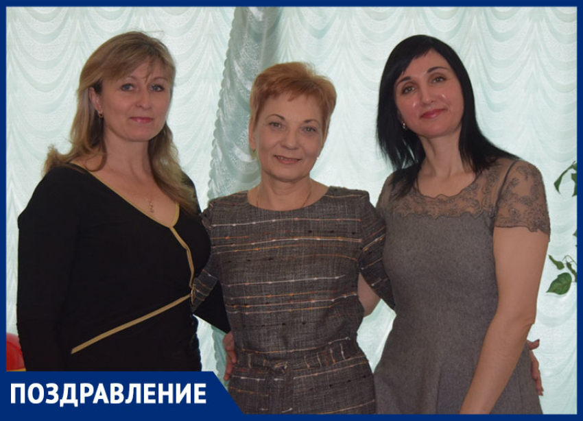 Воспитателей группы «Почемучки» детского сада №1 «Ромашка» в 8 марта поздравили дети и их родители