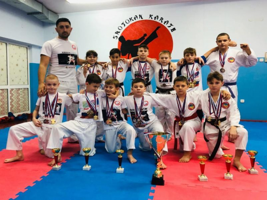 Юные каратисты из Морозовска завоевали золото на Всероссийских соревнованиях в Воронеже