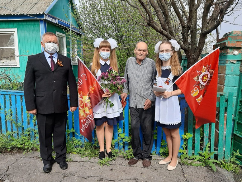 Глава Вольно-Донского сельского поселения поздравил тружеников тыла с Днем Победы
