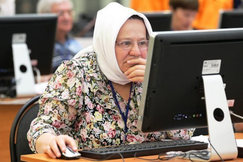  65 работодателей Морозовского района взялись помогать сотрудникам с подготовкой документов к пенсии