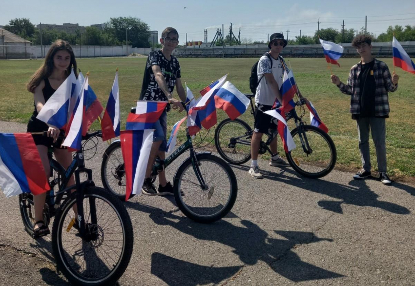 Праздничный велопробег в День России прошел в Морозовске на стадионе «Олимп"