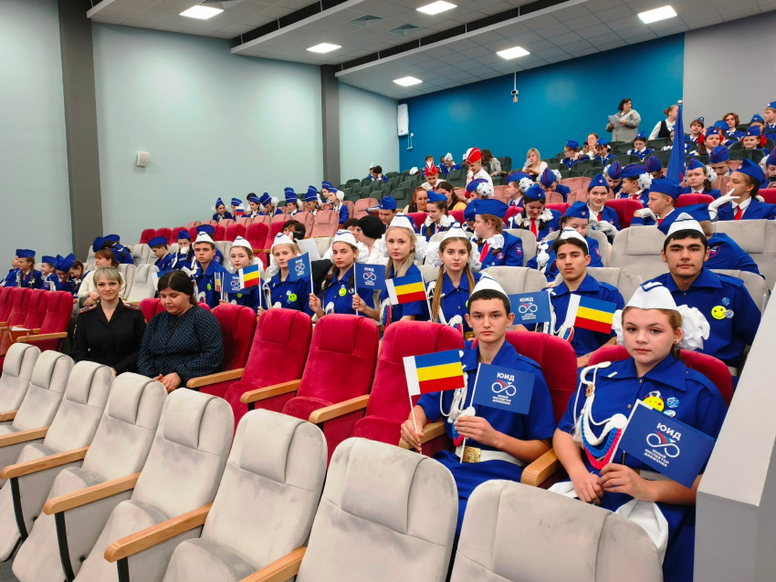 Юные инспекторы Морозовского района одержали победу и стали лучшими в регионе