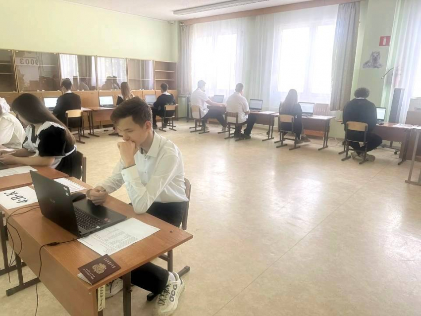 Выпускников Морозовска посадили за компьютеры перед главным экзаменом
