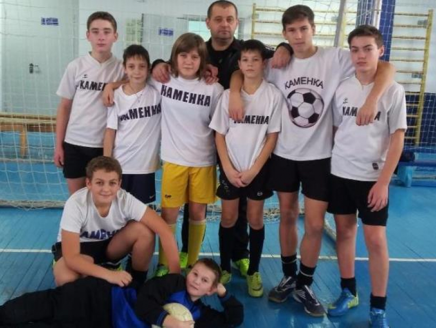 «Каменке» в последний момент изменила удача на футбольном турнире в Морозовске