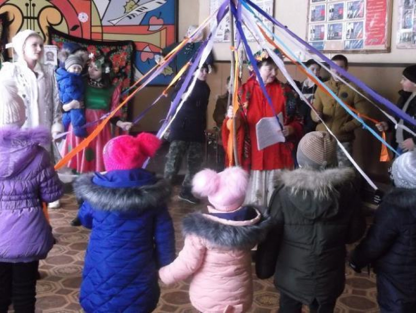 Фольклорный праздник «Уходи, Зима, уступи права» прошел в хуторе Старопетровском 