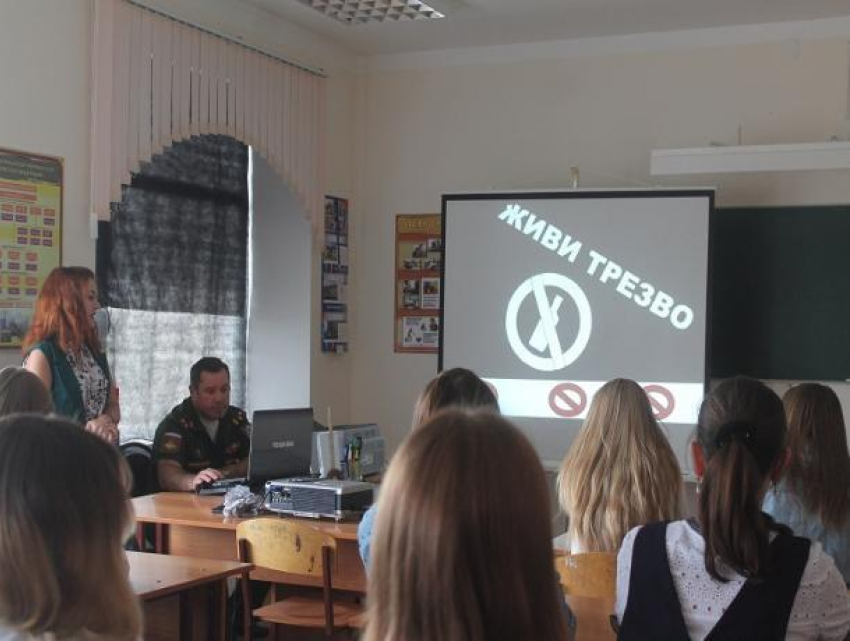 Круглый стол «Трезвость - норма жизни» провели для студентов Морозовского агропромышленного техникума