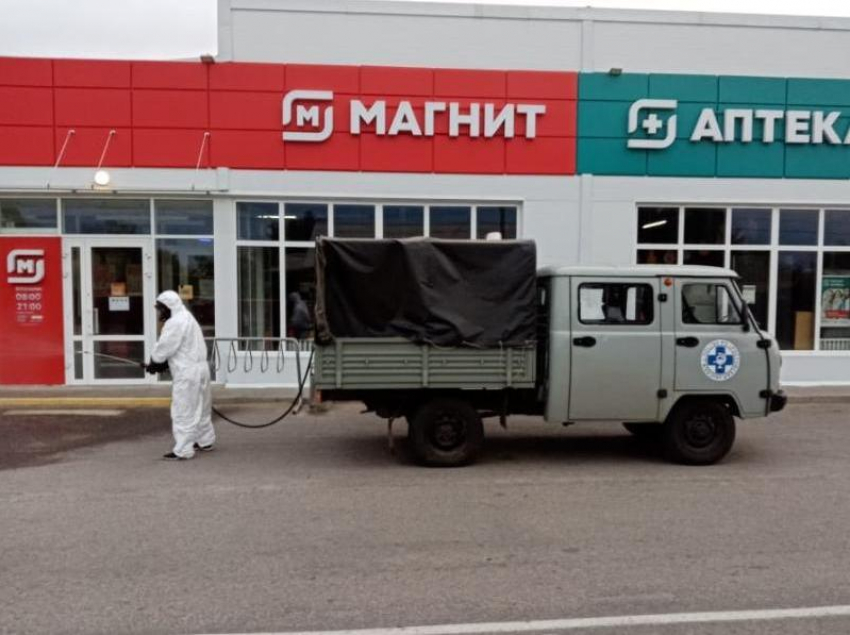 Спецтранспорт и ранцевые опрыскиватели СББЖ помогают в борьбе с коронавирусом в Морозовском районе