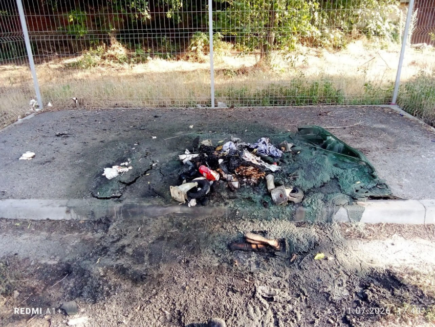 В Морозовске сожгли новые мусорные контейнеры: ущерб составил десятки тысяч рублей