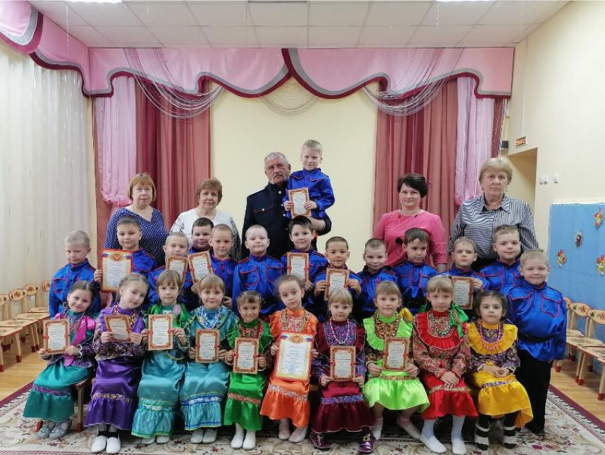 Театральный коллектив «Лазорики» детского сада «Колобок» стал победителем казачьего фестиваля в Морозовске 