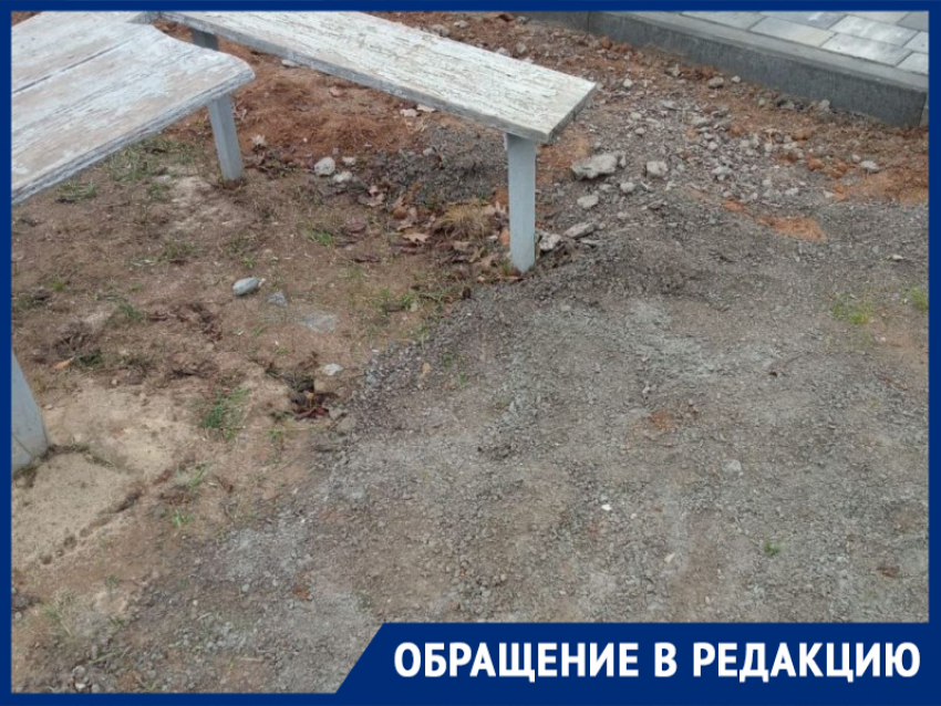 «Хамство на кладбище»: жители Морозовского района возмущены работой установщиков памятников