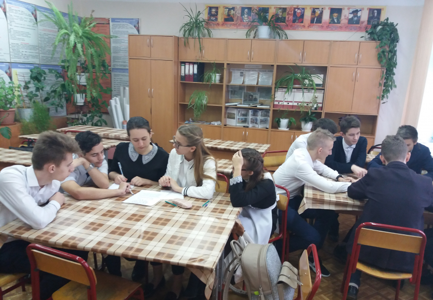  «Мы расширяем представление о своих правах и обязанностях", - школьница из Морозовска о Дне Конституции 