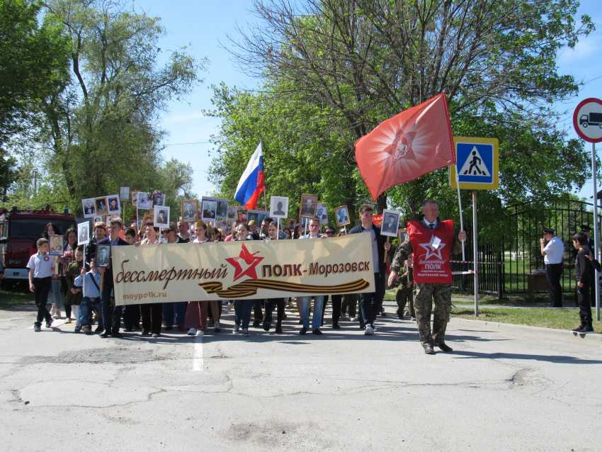 Более трех тысяч морозовчан прошли по городу в рядах «Бессмертного полка"