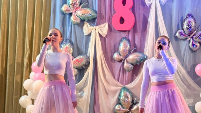 Морозовск отметил 8 марта аплодисментами: в Доме детского творчества прошел яркий праздничный концерт