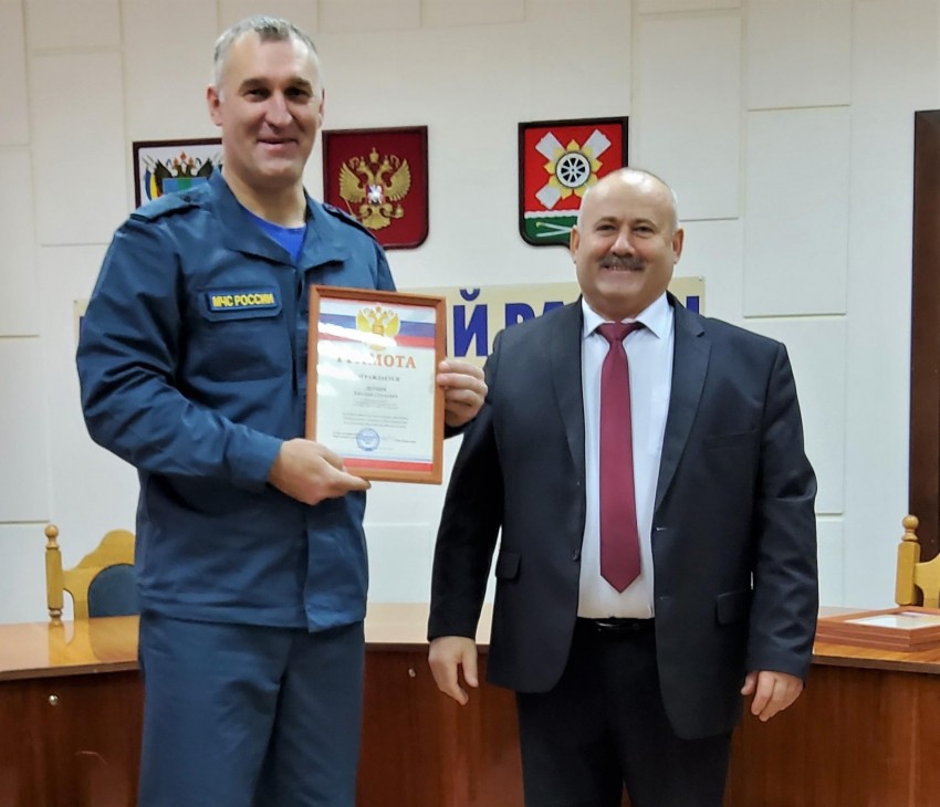 Спасателей Морозовска поздравили с профессиональным праздником