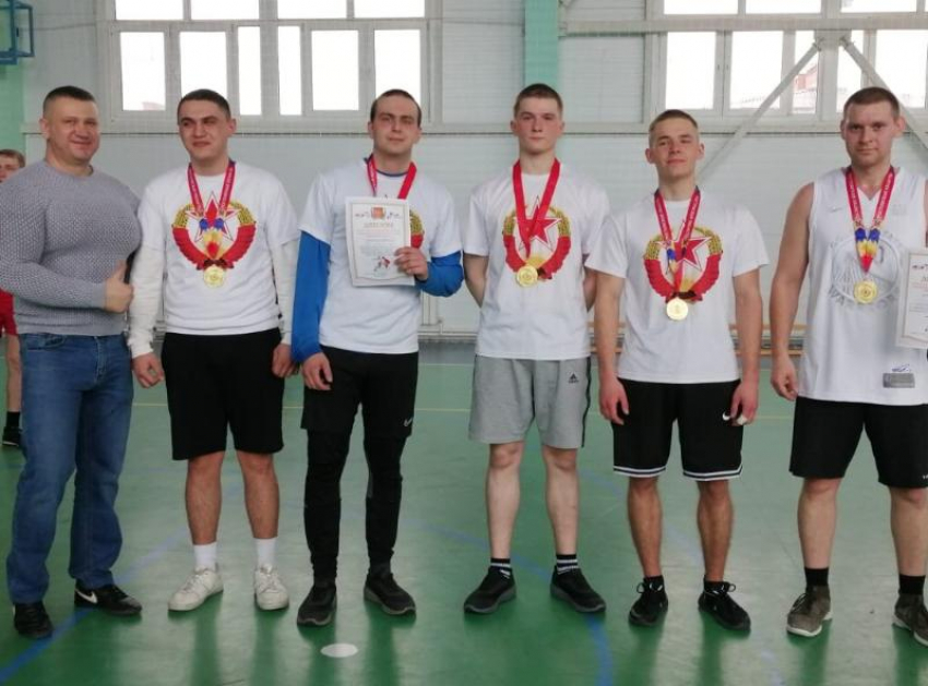 Золото соревнований по уличному баскетболу с Морозовске завоевали спортсмены Грузиновского сельского поселения