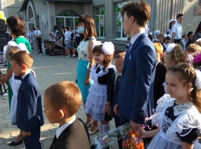 4277 учеников сели за парты 1 сентября в Морозовском районе