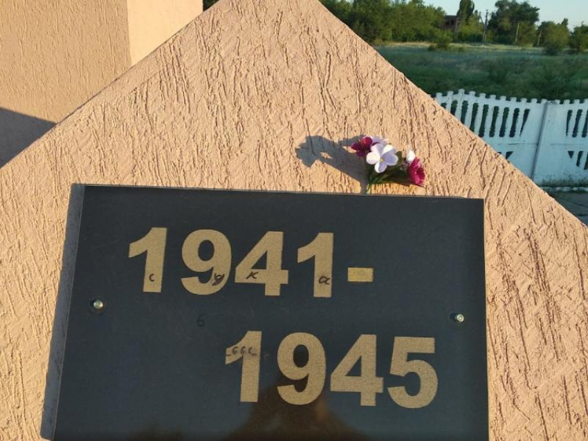 Числом «666» отметили вандалы памятник «Жертвам фашизма» в Морозовске
