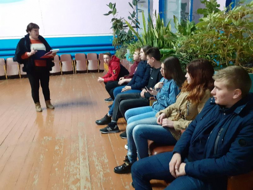 Тему пагубного влияния наркотиков обсудили с подростками в Вольно-Донском доме культуры