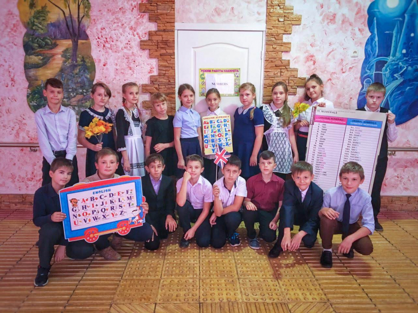 Шестиклассники школы №4 в Морозовске поблагодарили учителей за активную помощь в дистанционном обучении