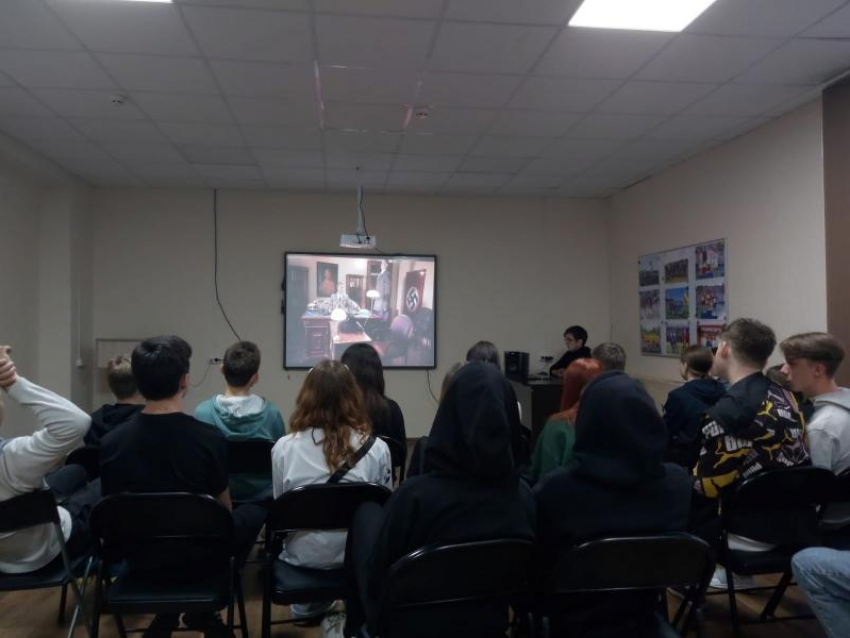 Кинофестиваль «Без срока давности» провели для молодежи в Морозовском РДК 