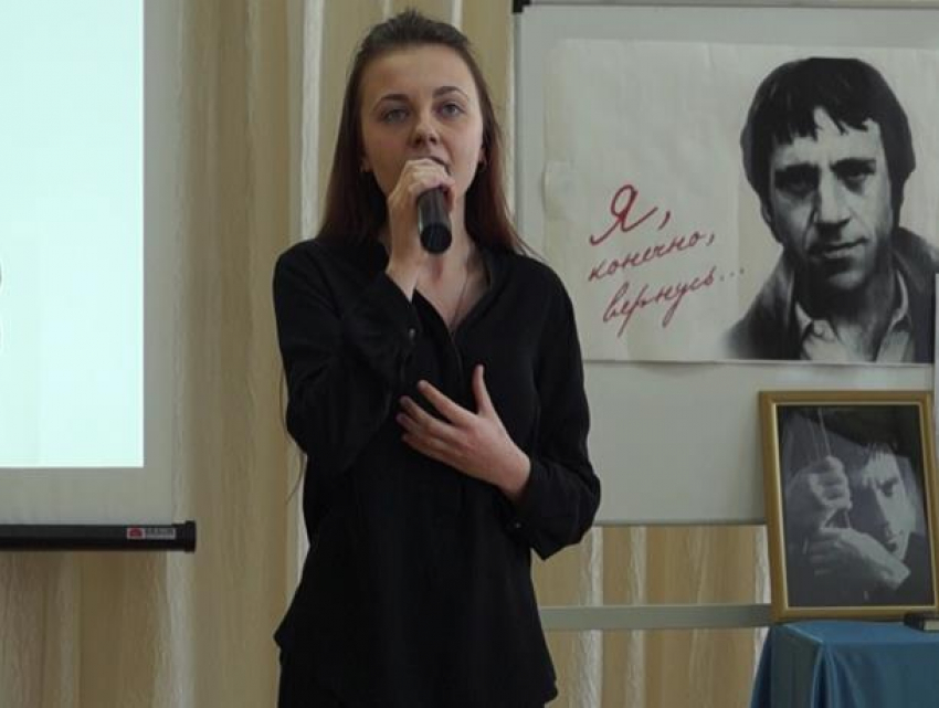 Концерт «Мне есть, что спеть…» в школе №1 Морозовска посвятили творчеству Высоцкого