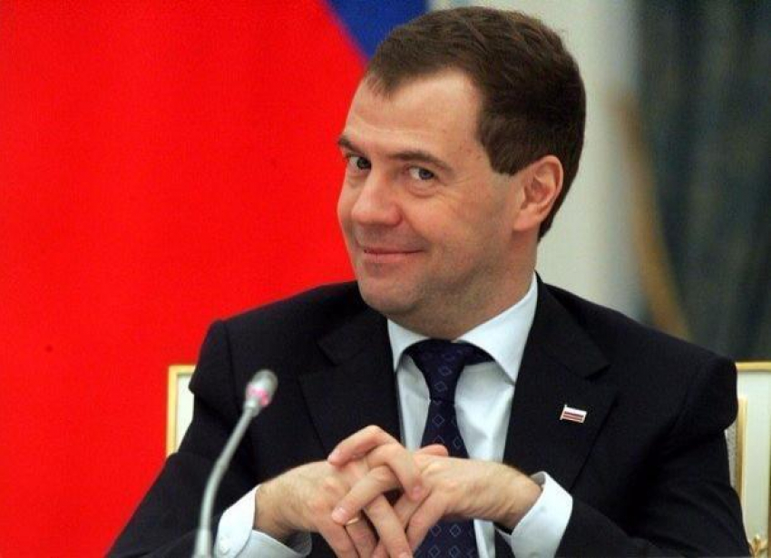 Недоразумением назвал Медведева пенсионер из Морозовска после призыва «выключить телевизор и идти в театр»