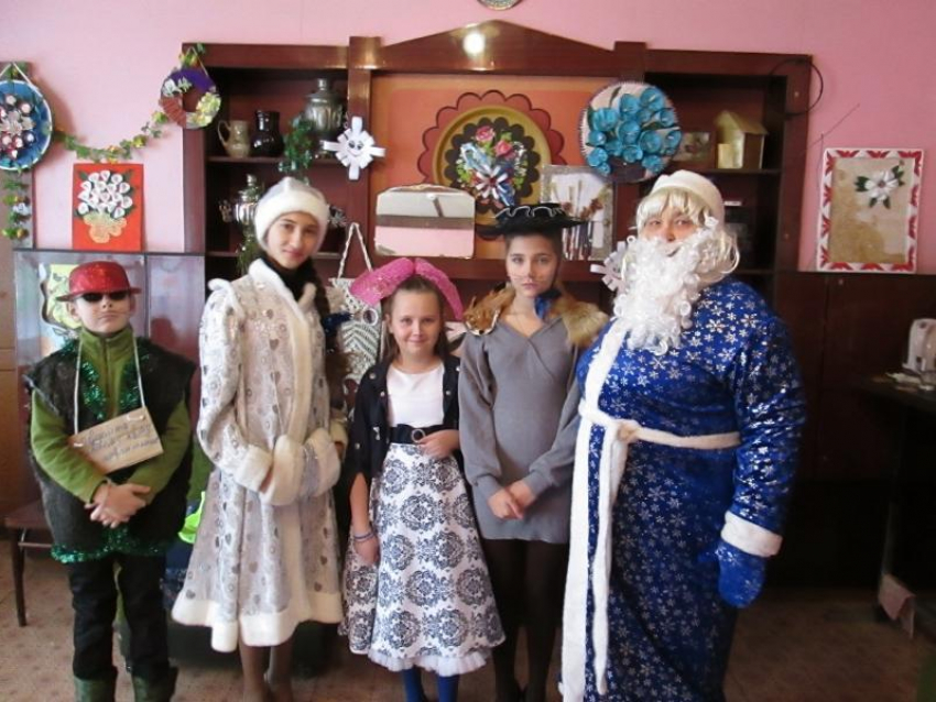 Новогоднюю сказку подготовили для односельчан работники дома культуры в хуторе Старопетровском