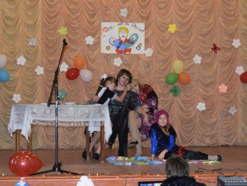 Праздничным концертом «Мамино сердце» Вольно-Донской СДК поздравил всех мам и бабушек