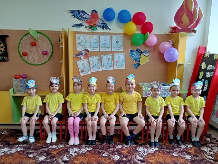 Веселые игры эстафеты помогли воспитанникам детского сада «Сказка» в Морозовске больше узнать о птицах