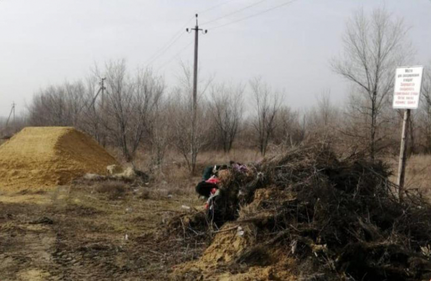 Городская администрация показала, как выглядят места для складирования мусора на кладбищах в Морозовске