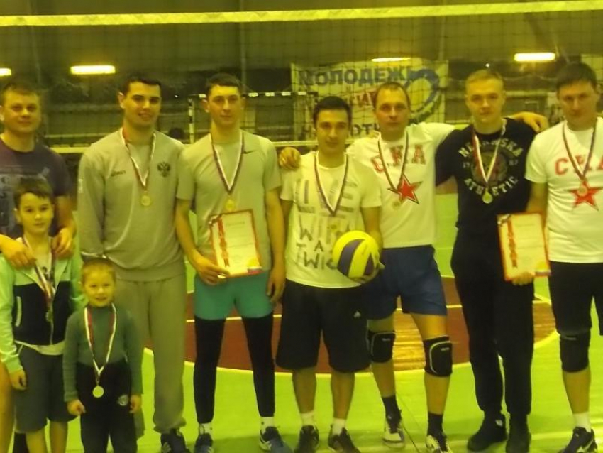 Победители соревнований Морозовского городского поселения по волейболу среди мужских и женских команд уже известны