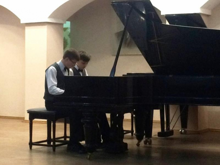 Диплом лаурета I степени завоевали морозовчане на конкурсе фортепианных ансамблей и юных концертмейстеров в Волгодонске