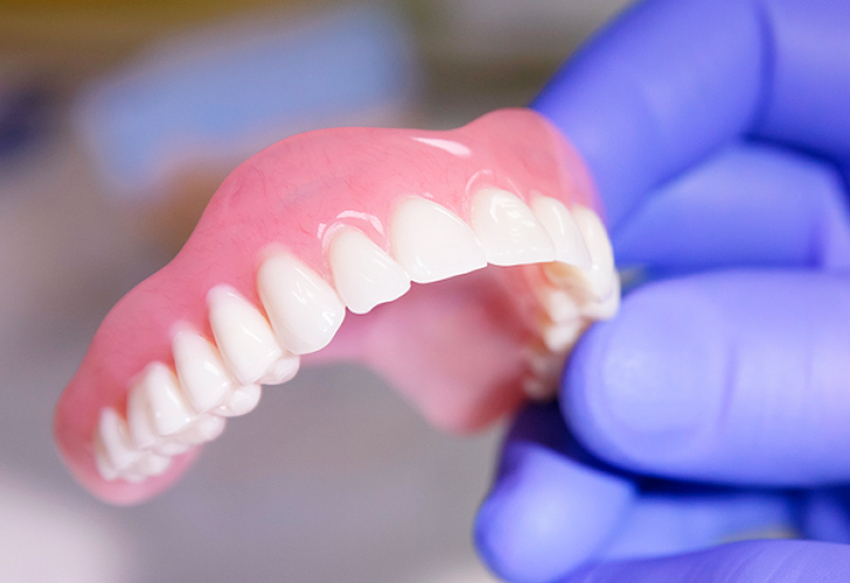 Нужны красивые съемные зубные протезы? Заходи в Справочник