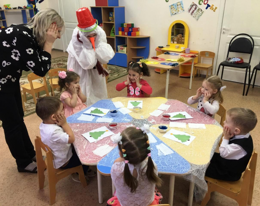 Настоящим сюрпризом для воспитанников детского сала «Сказка» стал приход Снеговика
