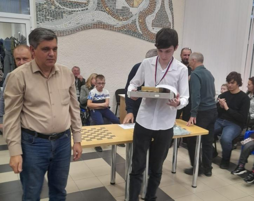 Морозовчане сыграли в полуфинале областного гран-при 2023 по быстрым шахматам
