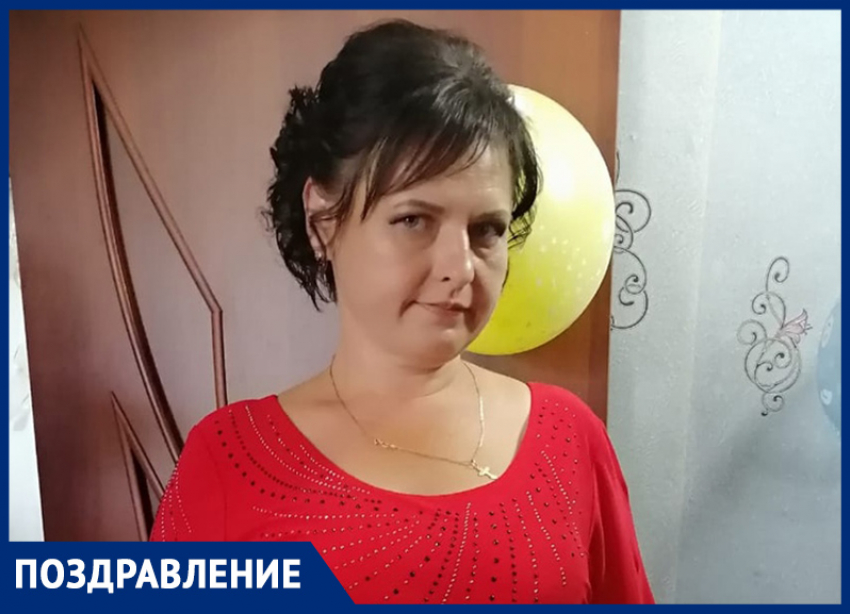 Ирину Шиманчик с юбилеем задорно поздравили сестры