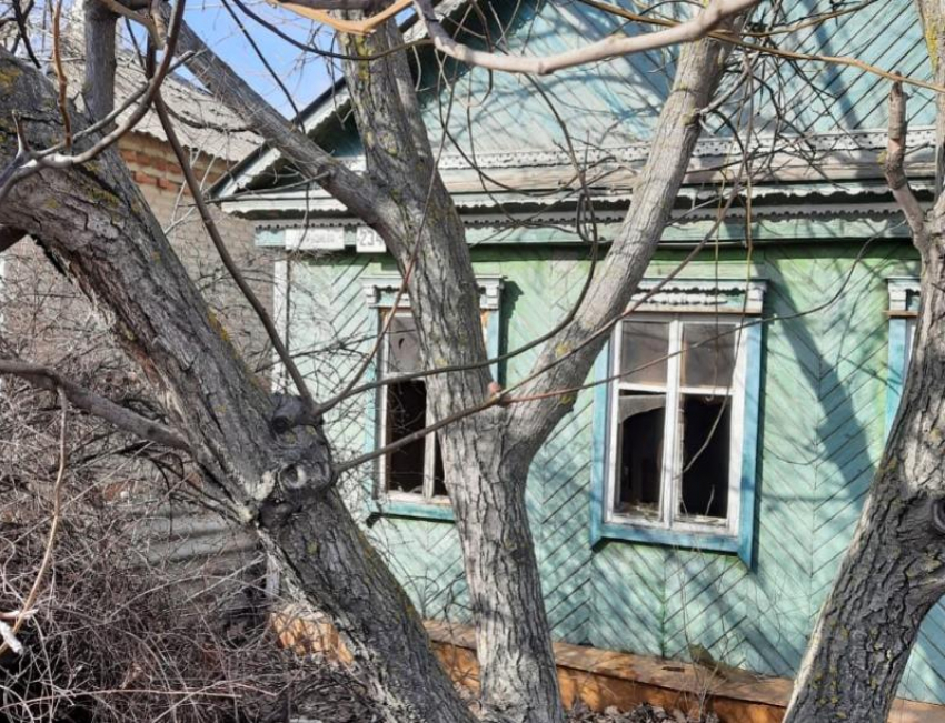 При пожаре на улице Руднева в Морозовске погиб человек
