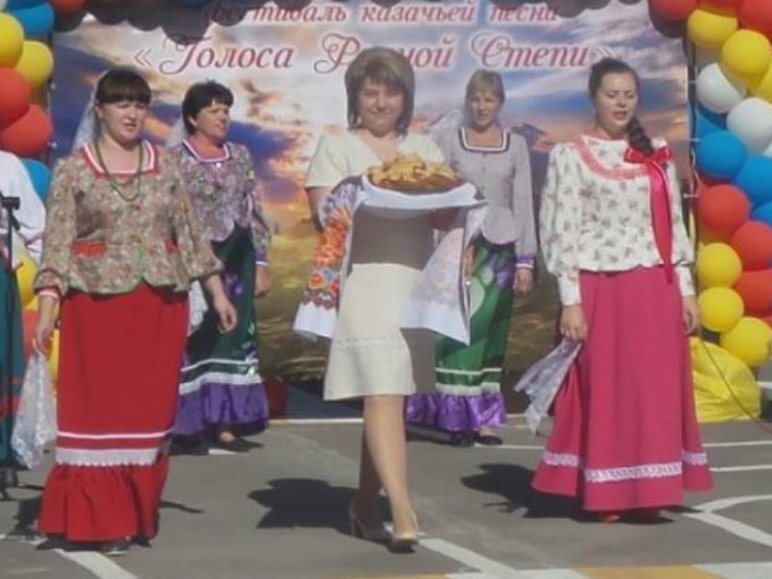 Под возгласы «Любо!» встречали артистов на фестивале казачьей песни в детском саду Морозовска