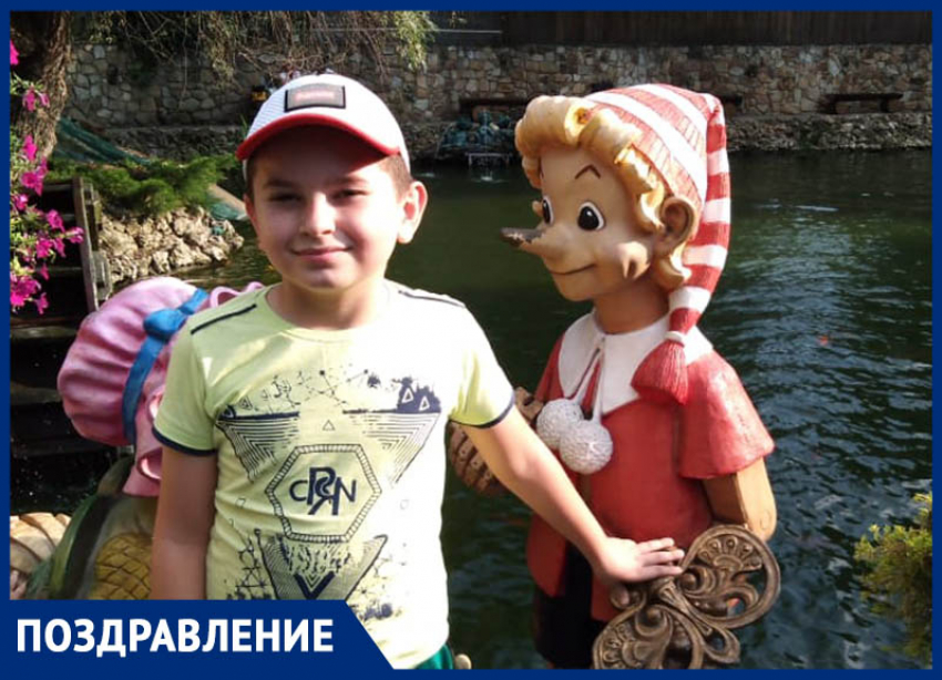 Максима Патрасиенко с 10-летием поздравили дядя и тетя