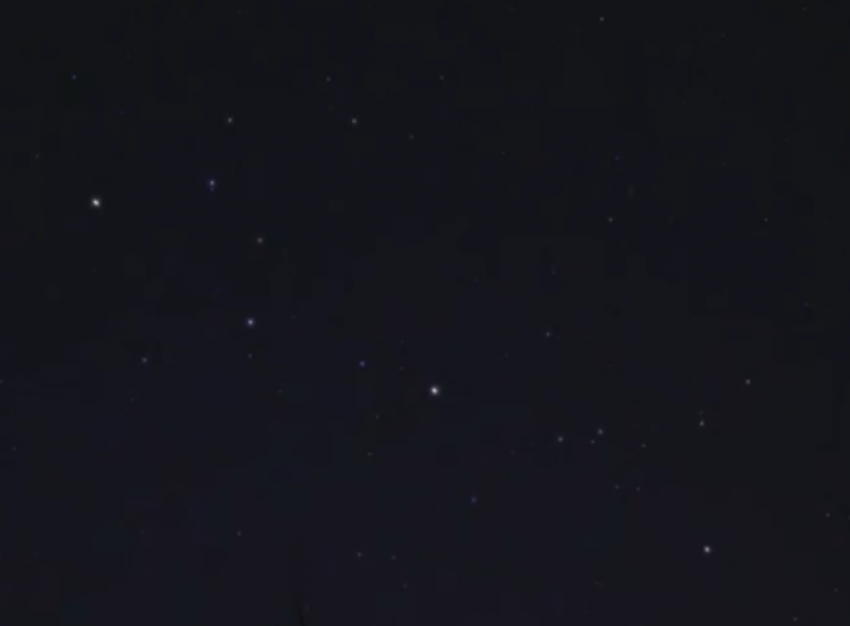 Снова не НЛО: жители Морозовского района заметили ночью в небе странные святящиеся точки