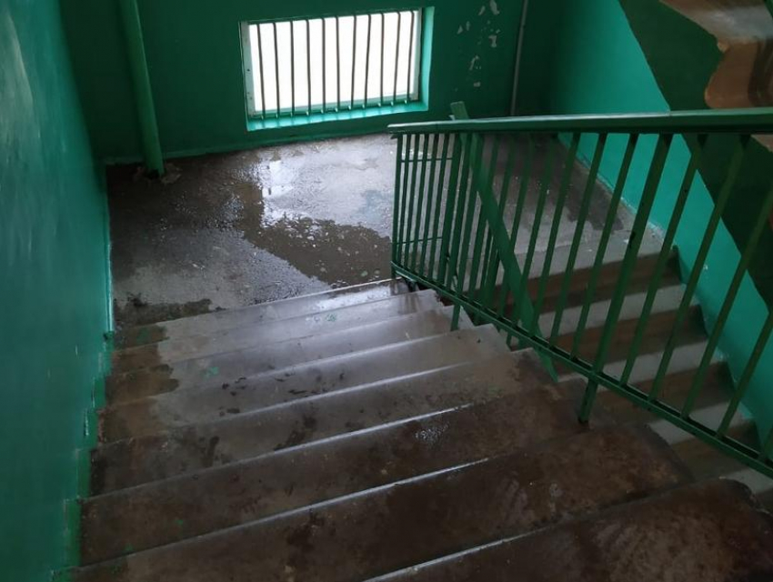 Письмо о необходимости исправления ситуации с текущими крышами в организацию ООО «ЖКХ Чистый город сервис» отправила районная администрация