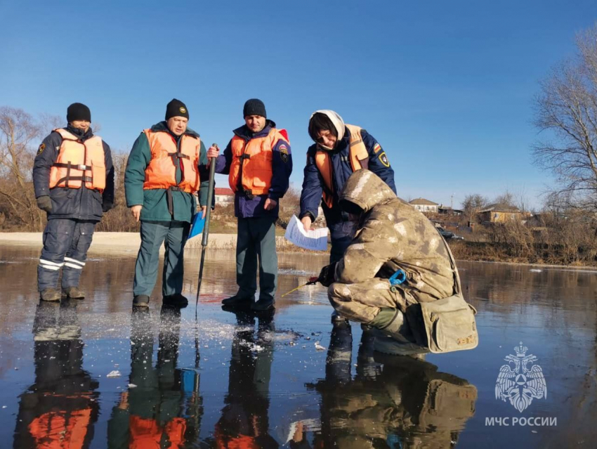 Почему выход на тонкий лед крайне опасен напомнили морозовчанам