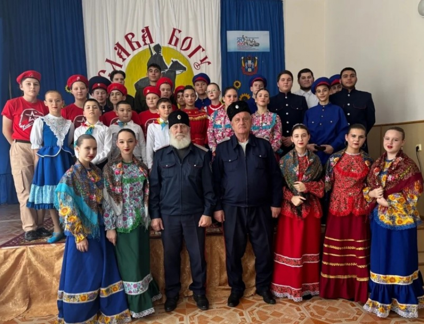 Казачьи традиции возвращаются: в Знаменской школе дали старт году истории и корней