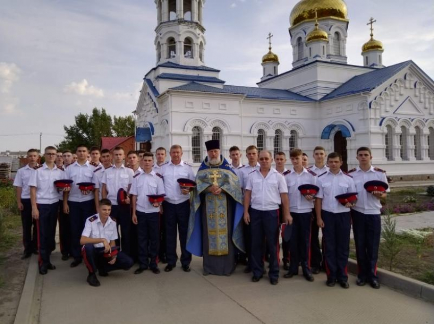 День знаний для морозовских кадет начался с торжественного богослужения в храме Рождества Пресвятой Богородицы