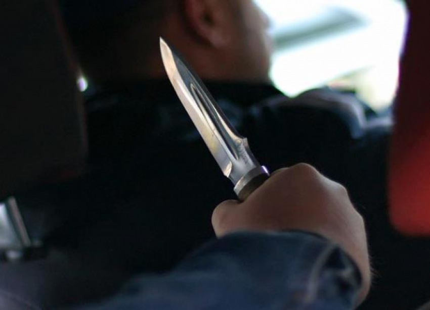 Вооруженный разбойник напал на таксиста в Морозовске 
